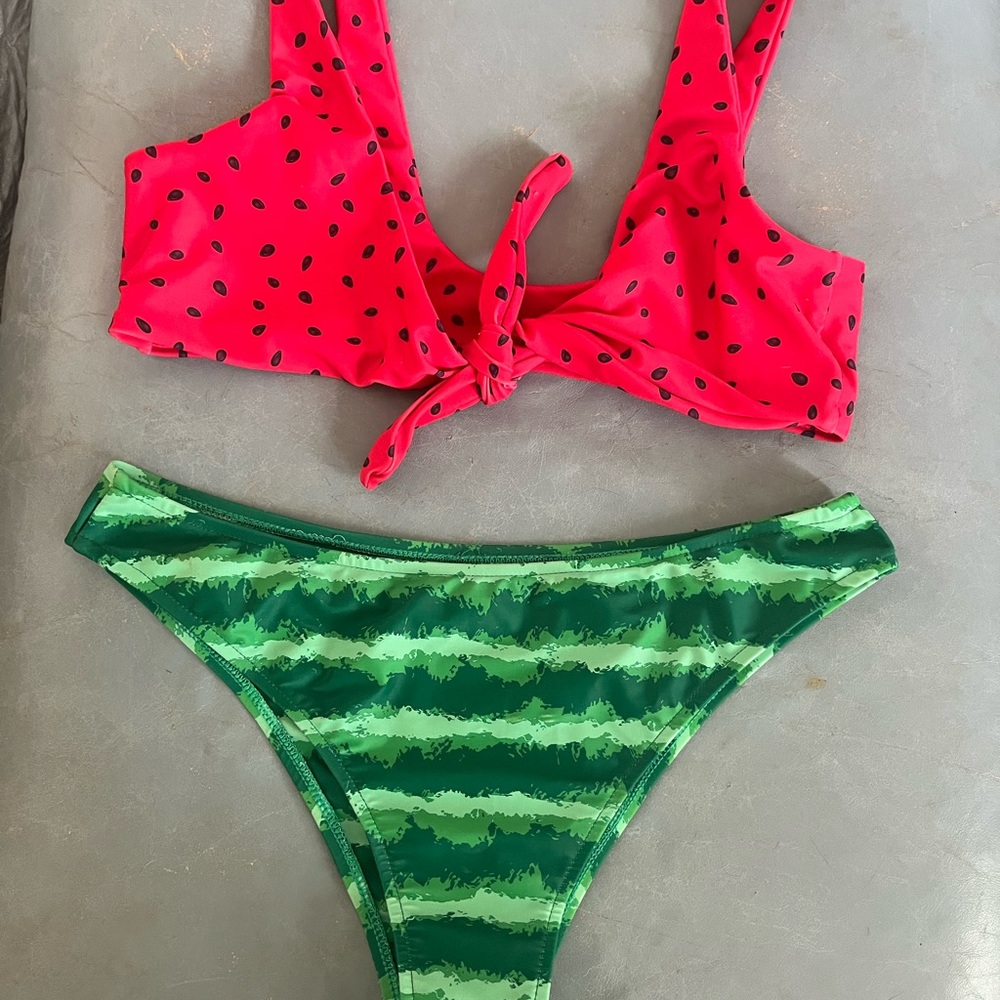 gently used M bikini